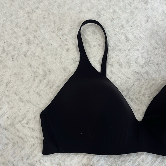 Wacoal Women's Wireless Black Intimate Bra
Sz 38B - Picture 2 of 8